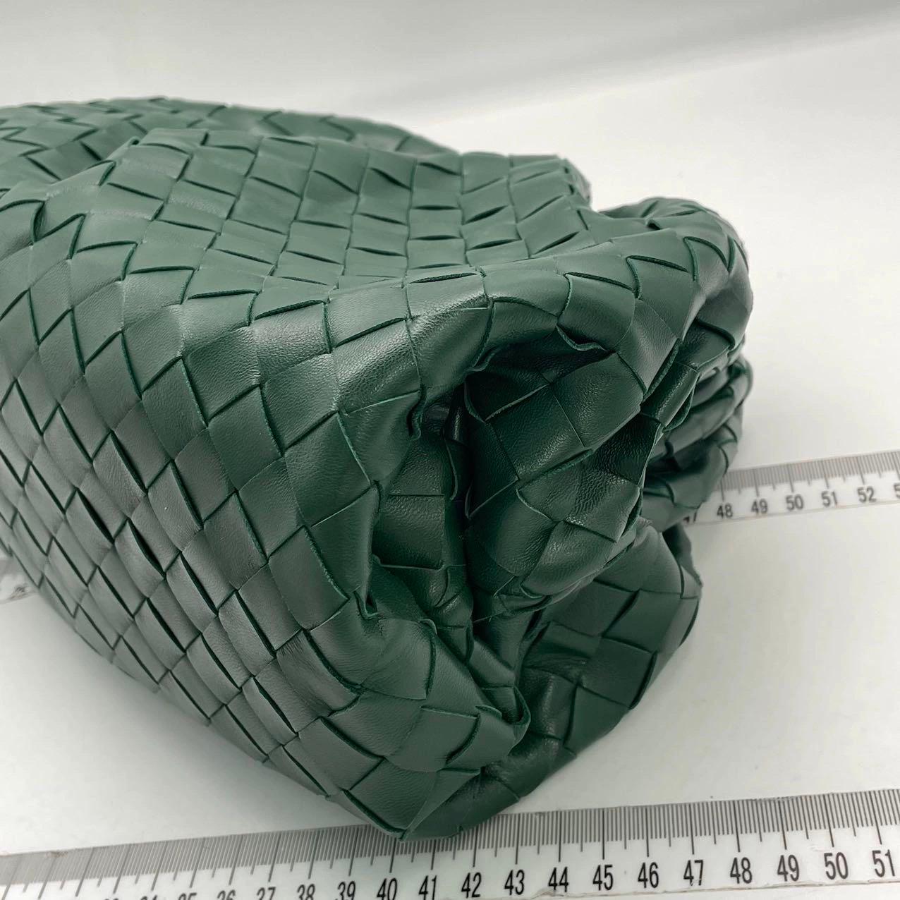 Bottega Veneta Pochette large en cuir de veau Intrecciato vert foncé en vente 3