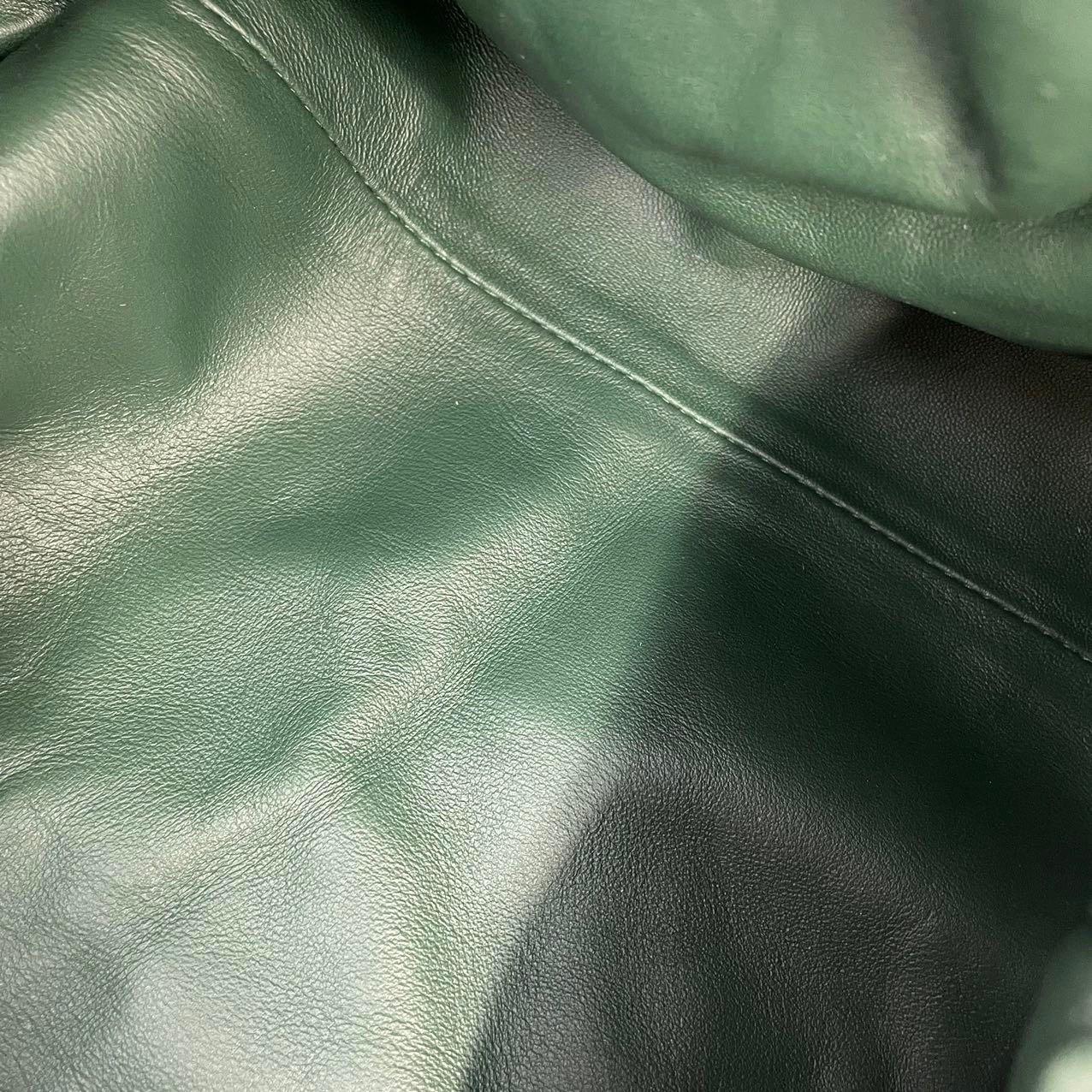 Bottega Veneta Pochette large en cuir de veau Intrecciato vert foncé en vente 4