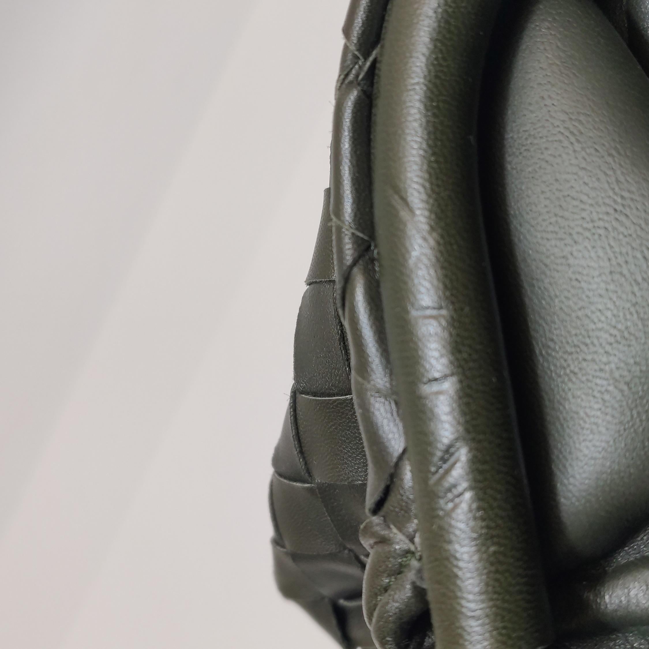 Bottega Veneta - Pochette - Large Intrecciato - Cuir de veau vert olive foncé en vente 6