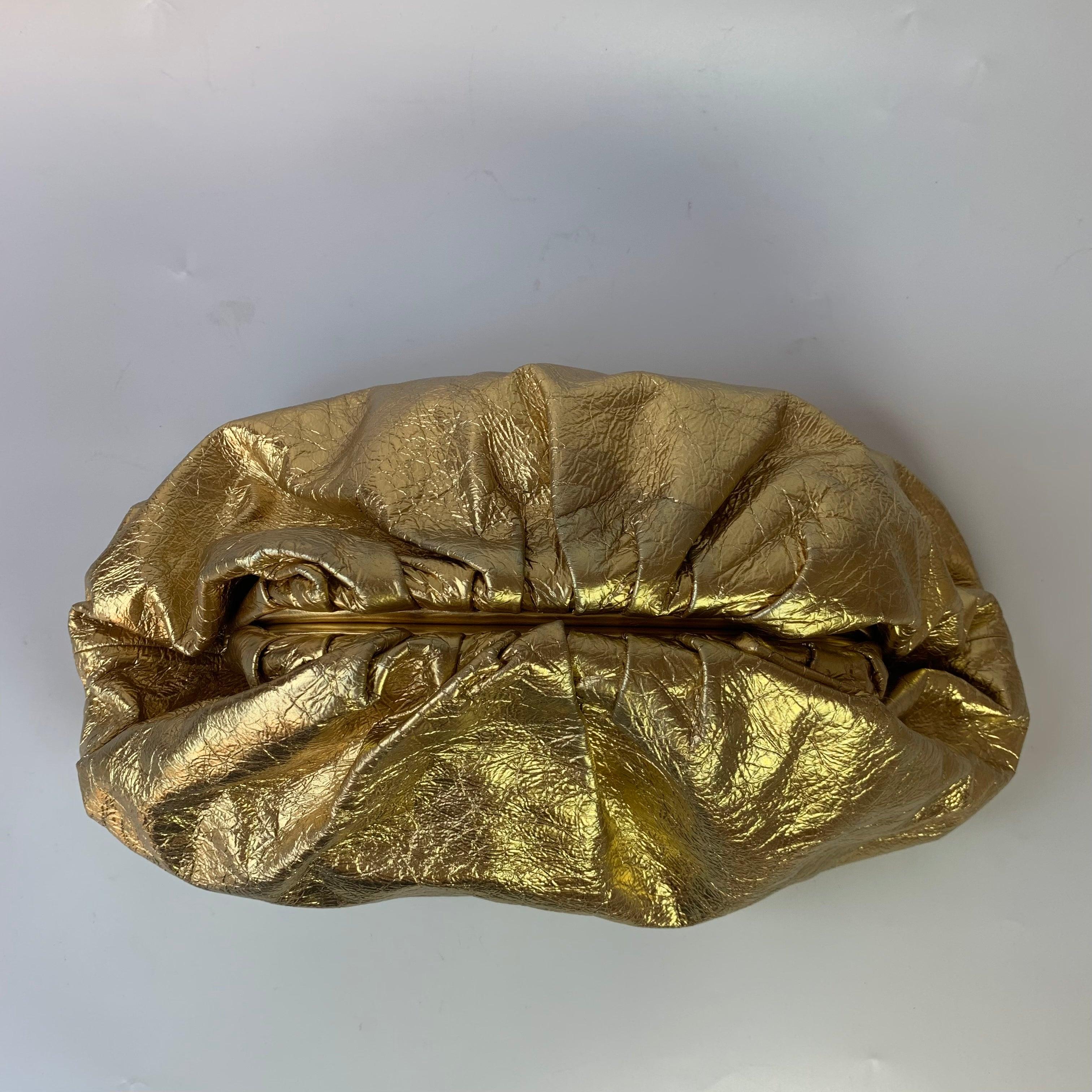 Bottega Veneta Pouch Large Metallic Gold Wrinkled Leather For Sale 6