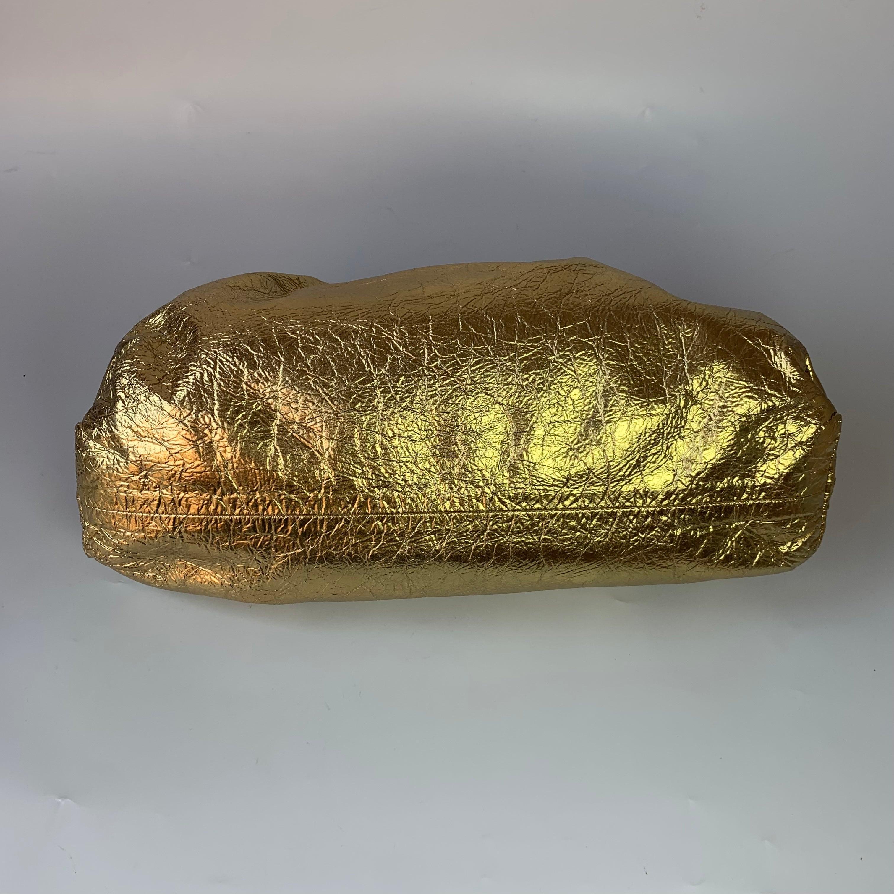 Bottega Veneta Pouch Large Metallic Gold Wrinkled Leather For Sale 7