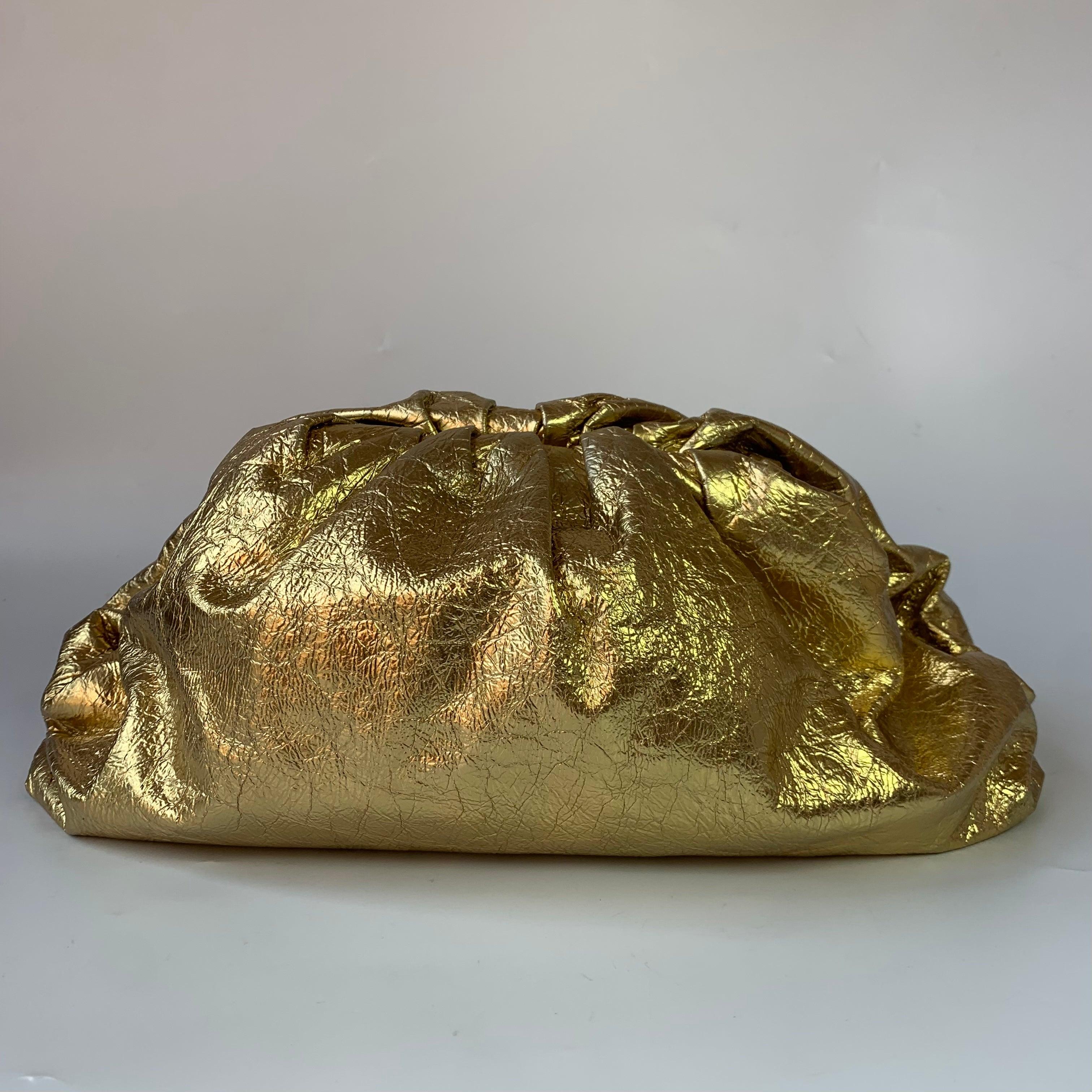 Bottega Veneta Pouch Large Metallic Gold Wrinkled Leather For Sale 4