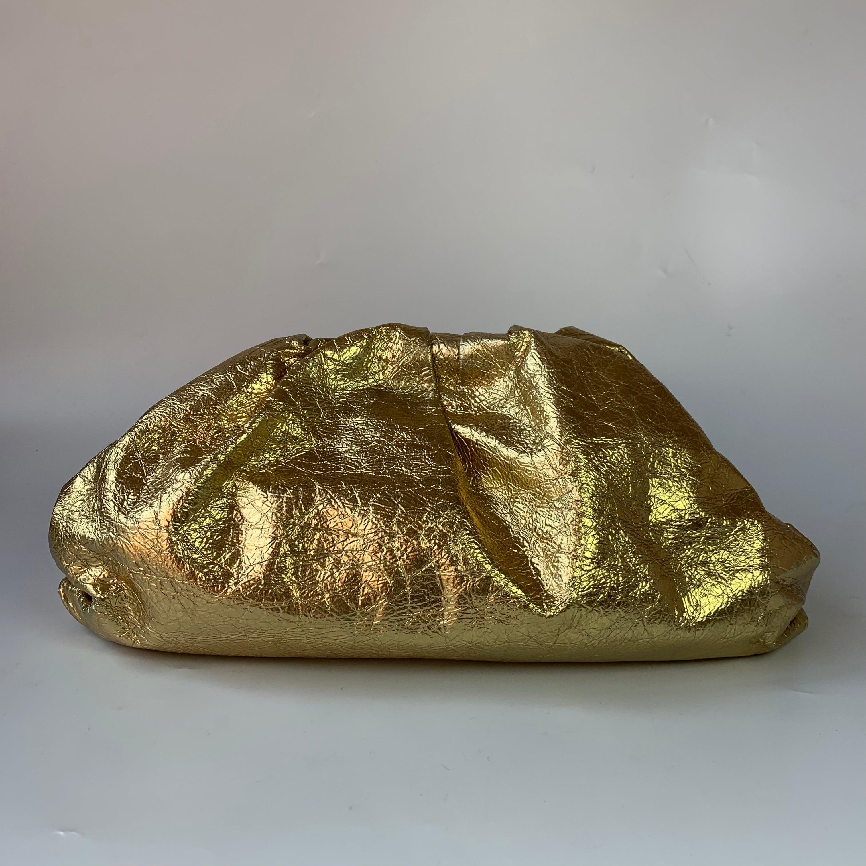 Bottega Veneta Pouch Large Metallic Gold Wrinkled Leather For Sale 5