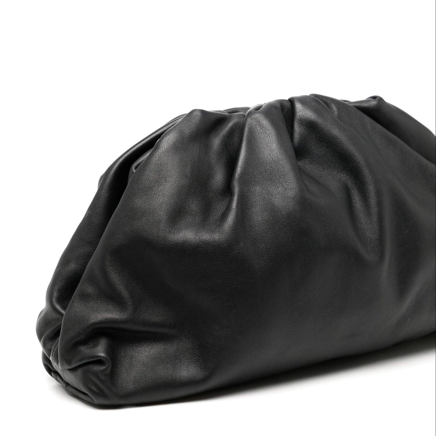 Bottega Veneta Pouch Leather Clutch Black In Good Condition For Sale In London, GB