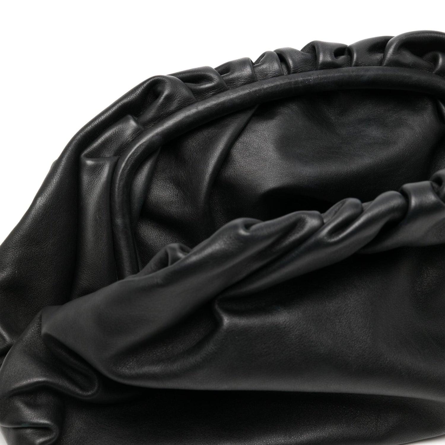 Women's or Men's Bottega Veneta Pouch Leather Clutch Black For Sale