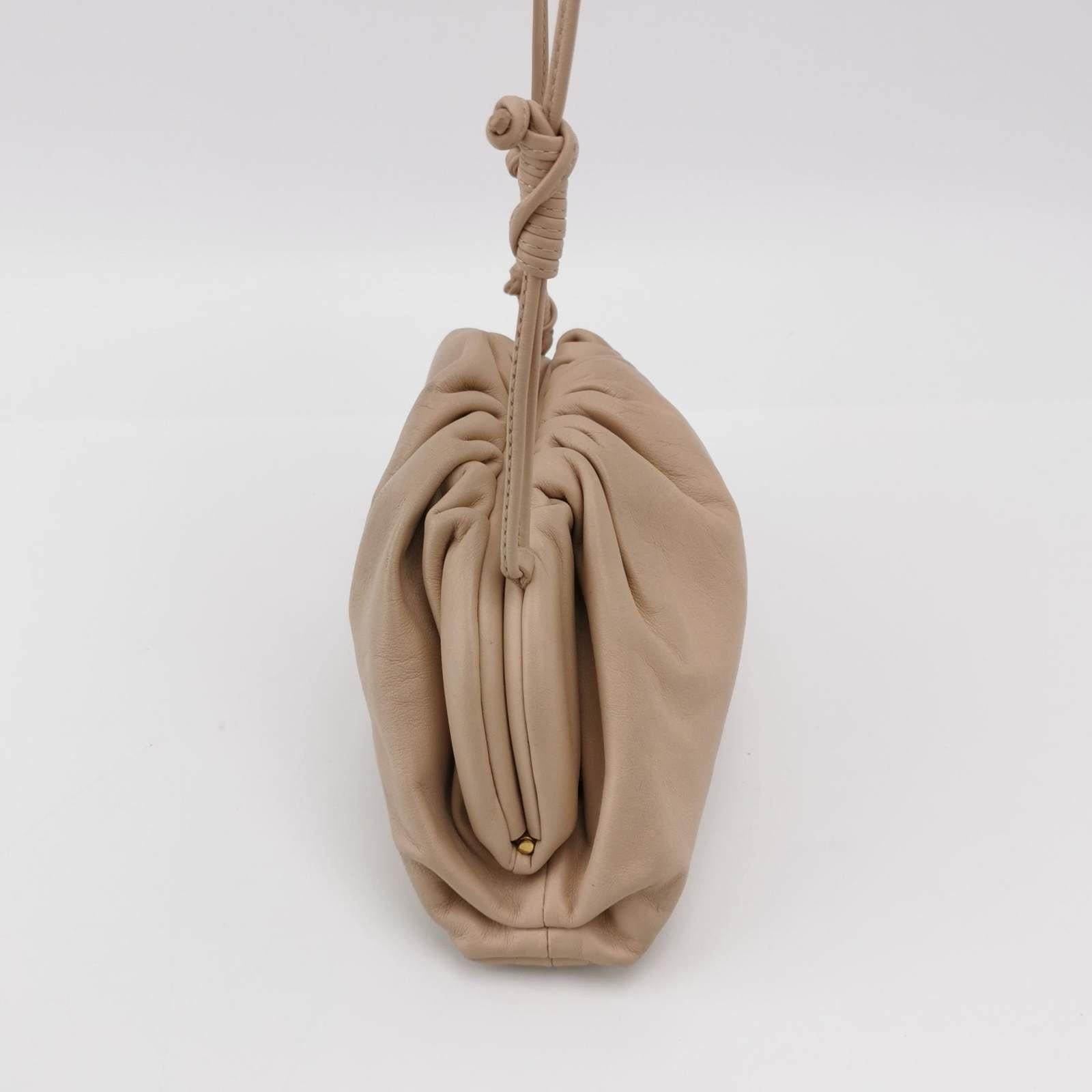 Bottega Veneta Pouch Mini Beige Nude Color Leather In Good Condition For Sale In AUBERVILLIERS, FR