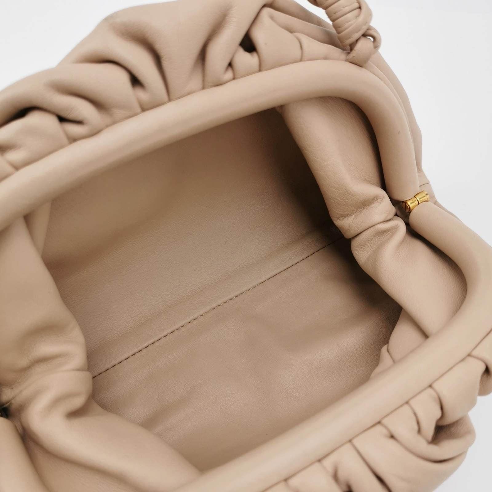 Women's Bottega Veneta Pouch Mini Beige Nude Color Leather For Sale