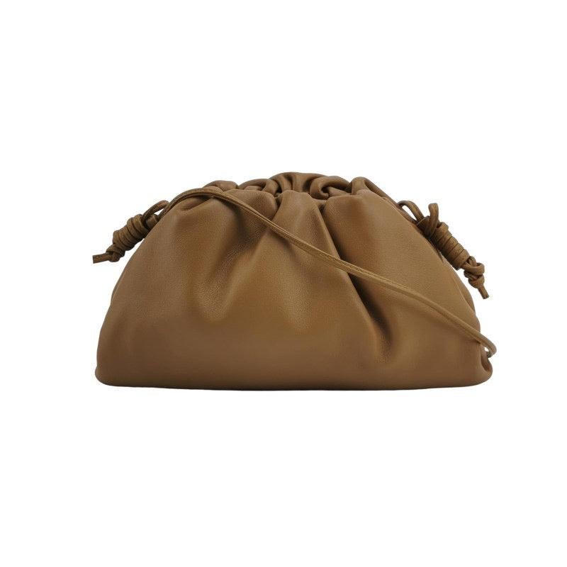 Bottega Veneta Pouch Mini Brown Leather In Good Condition For Sale In AUBERVILLIERS, FR
