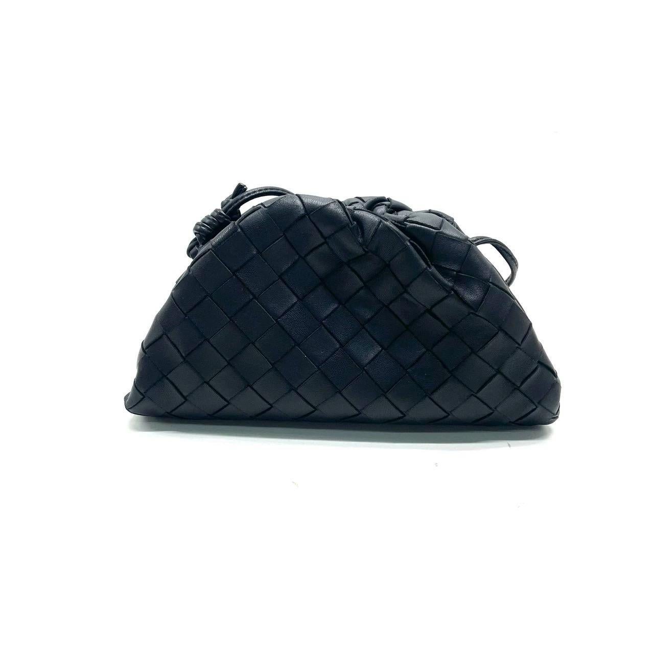 Bottega Veneta Pouch Mini Intrecciato Black Lambskin Leather Crossbody Bag In New Condition In AUBERVILLIERS, FR