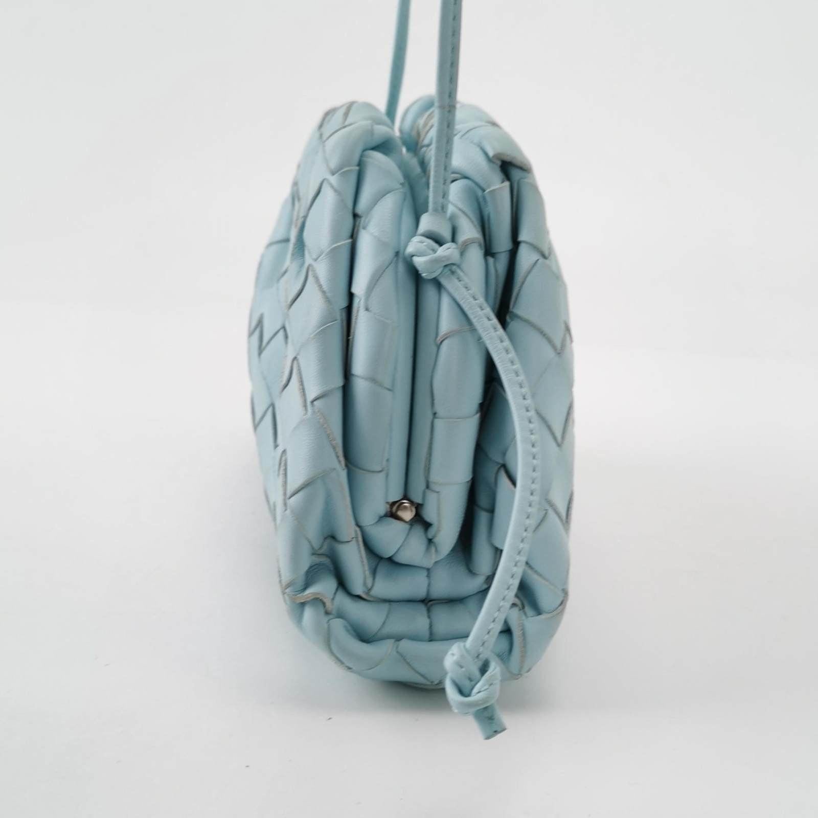 Bottega Veneta Pouch Mini Intrecciato Blue Lambskin Leather Crossbody Bag In Good Condition In AUBERVILLIERS, FR