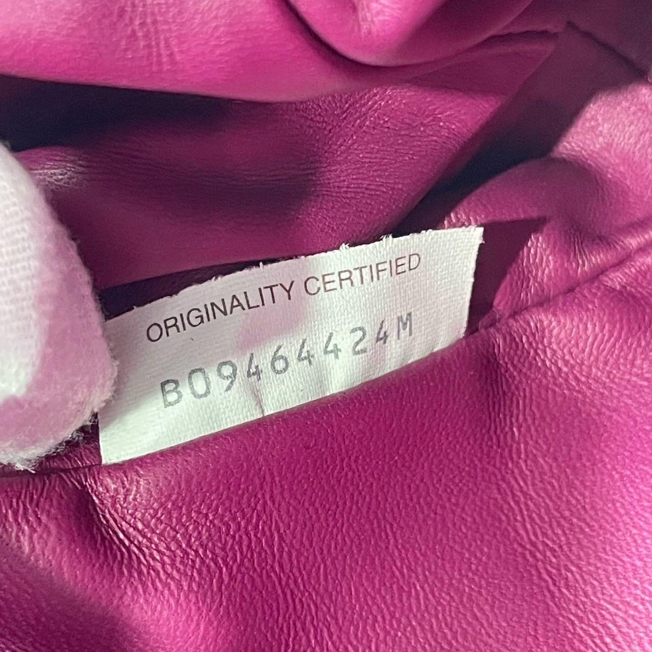 Bottega Veneta Pouch Mini Intrecciato Borgogna in pelle d'agnello Crossbody in vendita 5