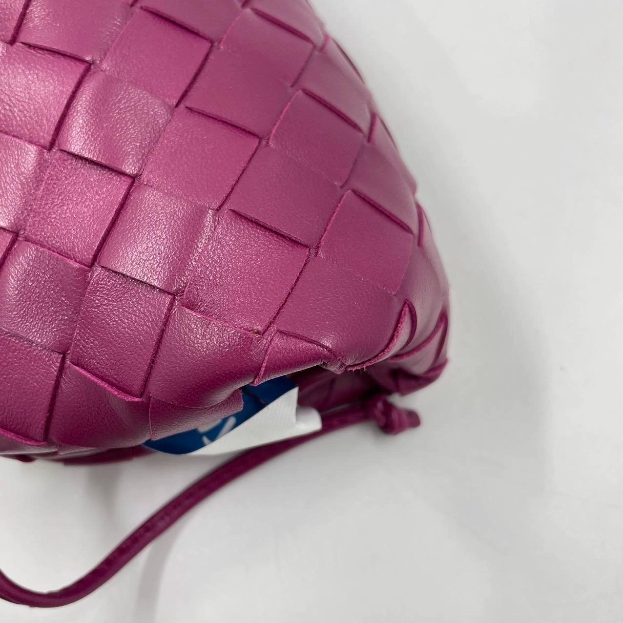 Bottega Veneta Pouch Mini Intrecciato Burgundy Lambskin Leather Crossbody Bag For Sale 7