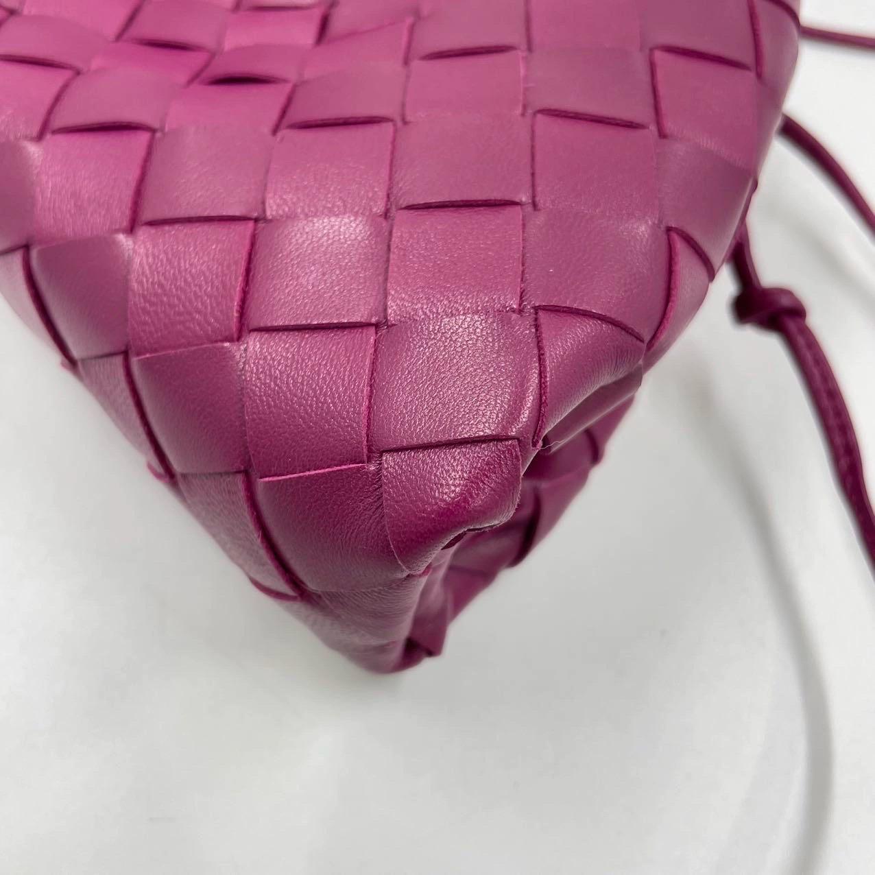 Bottega Veneta Pouch Mini Intrecciato Burgundy Lambskin Leather Crossbody Bag For Sale 10