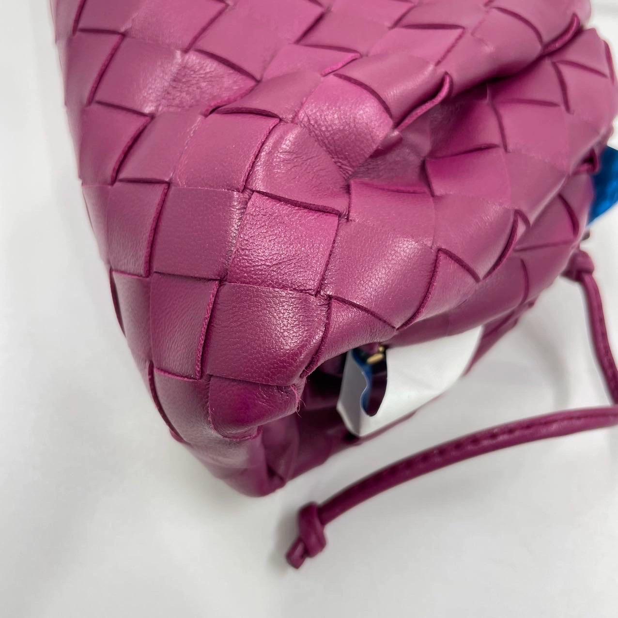 Bottega Veneta Pouch Mini Intrecciato Burgundy Lambskin Leather Crossbody Bag For Sale 4
