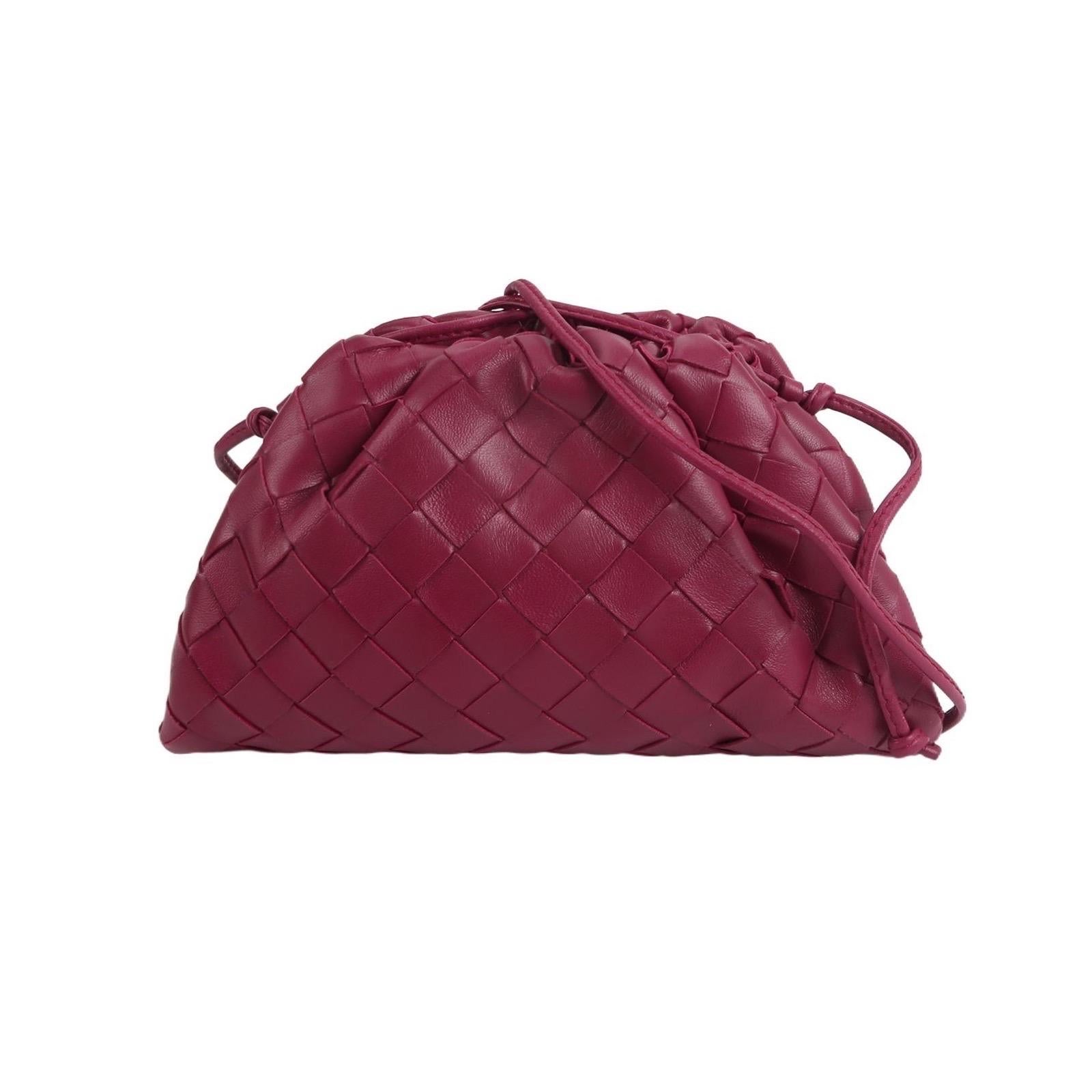 Bottega Veneta Pouch Mini Intrecciato Borgogna in pelle d
agnello Crossbody