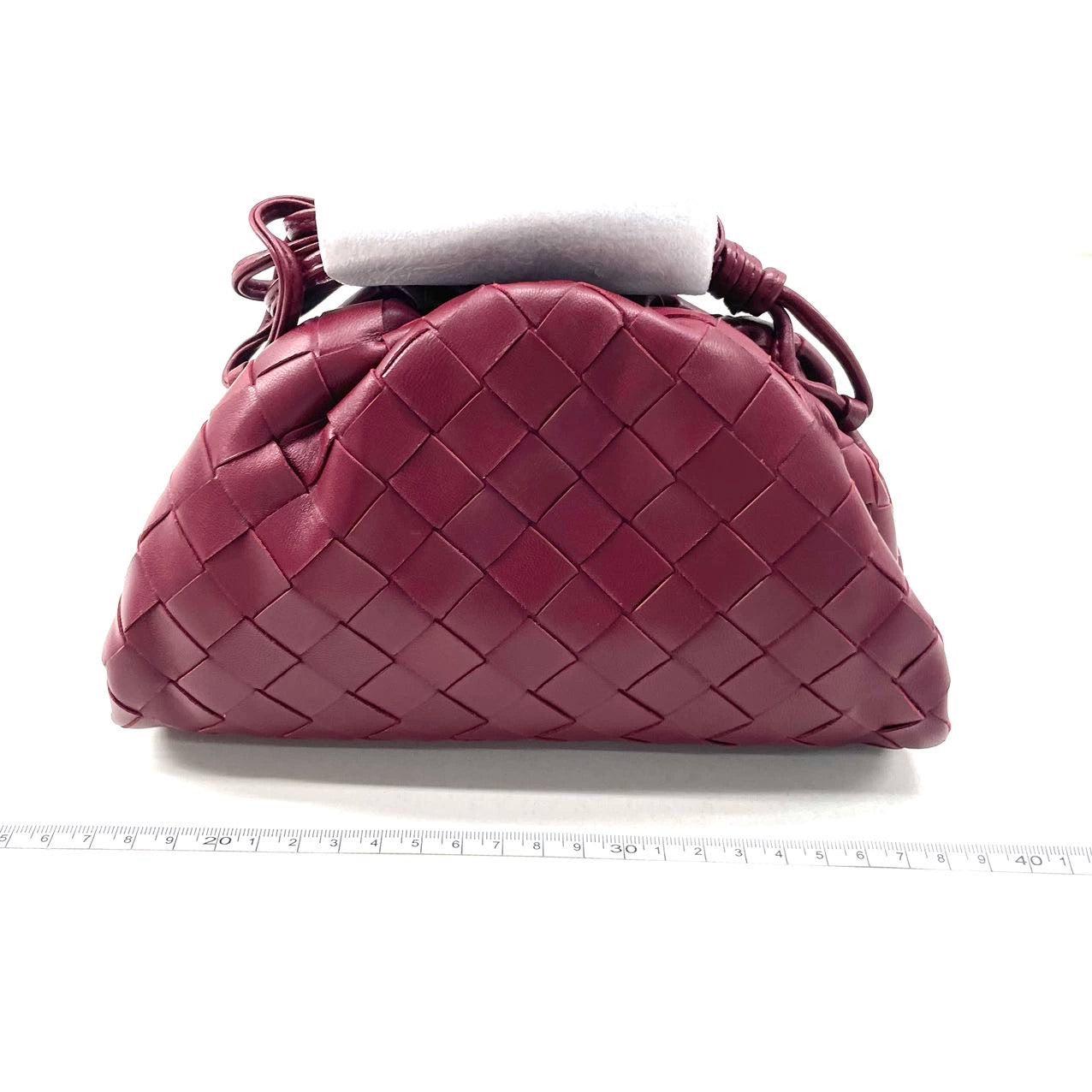 Bottega Veneta Pouch Mini Intrecciato Burgundy Leather Crossbody Bag In New Condition In AUBERVILLIERS, FR