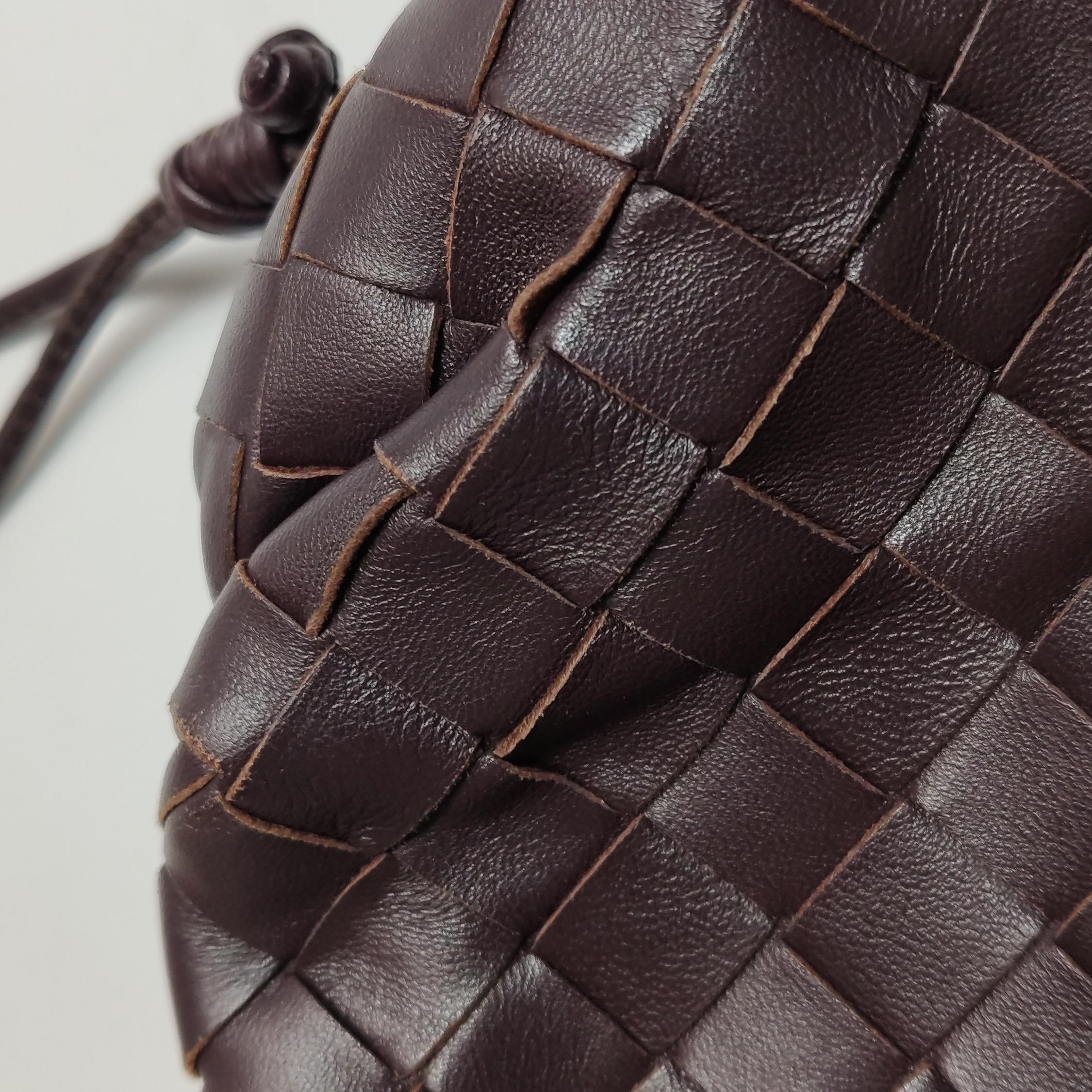 Bottega Veneta Pouch Mini Intrecciato Raisin Purple Brown Lambskin Crossbody For Sale 8