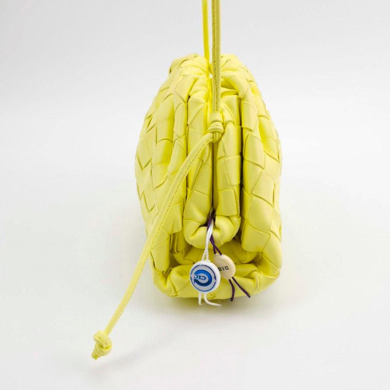 Bottega Veneta Pouch Mini Leather Lemon Yellow In Excellent Condition For Sale In AUBERVILLIERS, FR