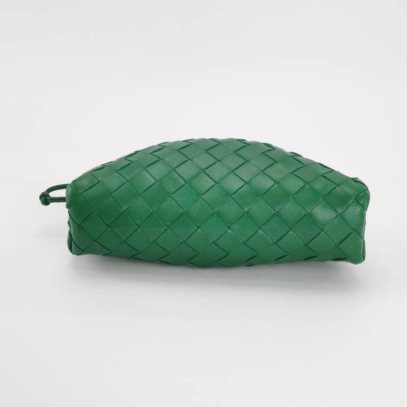 Bottega Veneta Pouch Mini Leather Parakeet Green In Excellent Condition In AUBERVILLIERS, FR