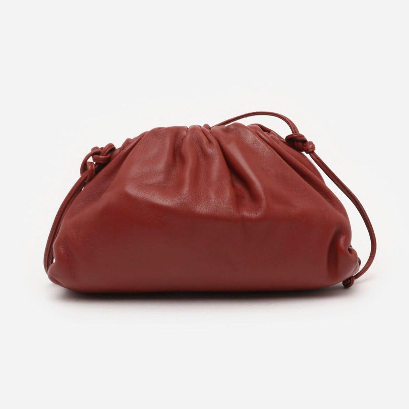 Bottega Veneta Pouch Mini Red Leather In Good Condition For Sale In AUBERVILLIERS, FR