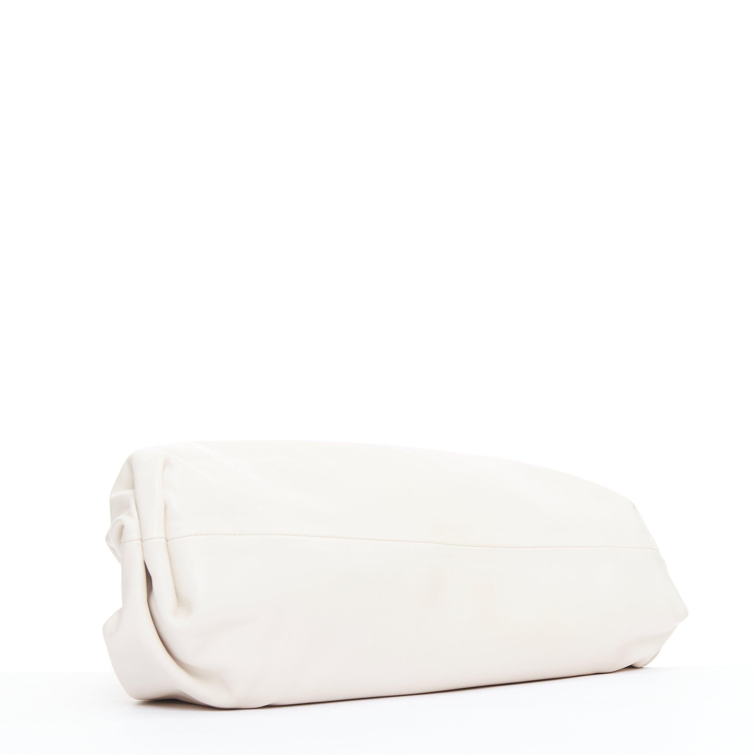 BOTTEGA VENETA Tasche aus cremefarbenem weichem Leder in Übergröße im Angebot 1