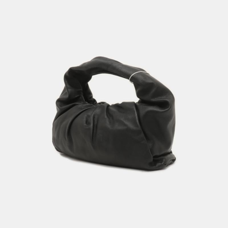 Nero Bottega Veneta Marsupio con manico grande in pelle di vitello nera in vendita