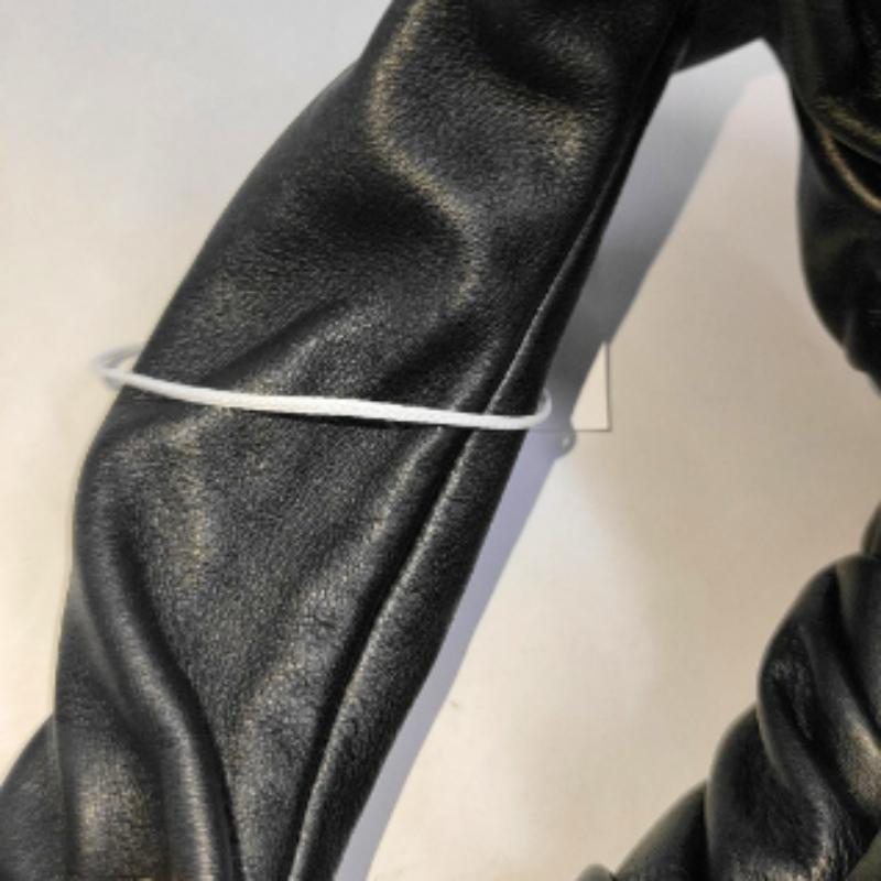 Bottega Veneta Marsupio con manico grande in pelle di vitello nera in vendita 3