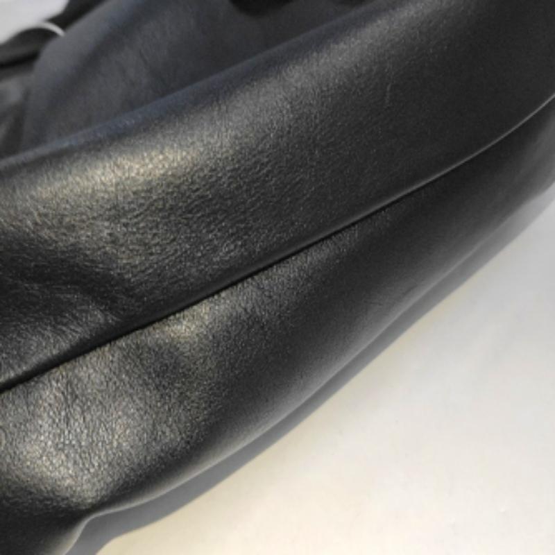 Bottega Veneta Marsupio con manico grande in pelle di vitello nera in vendita 4