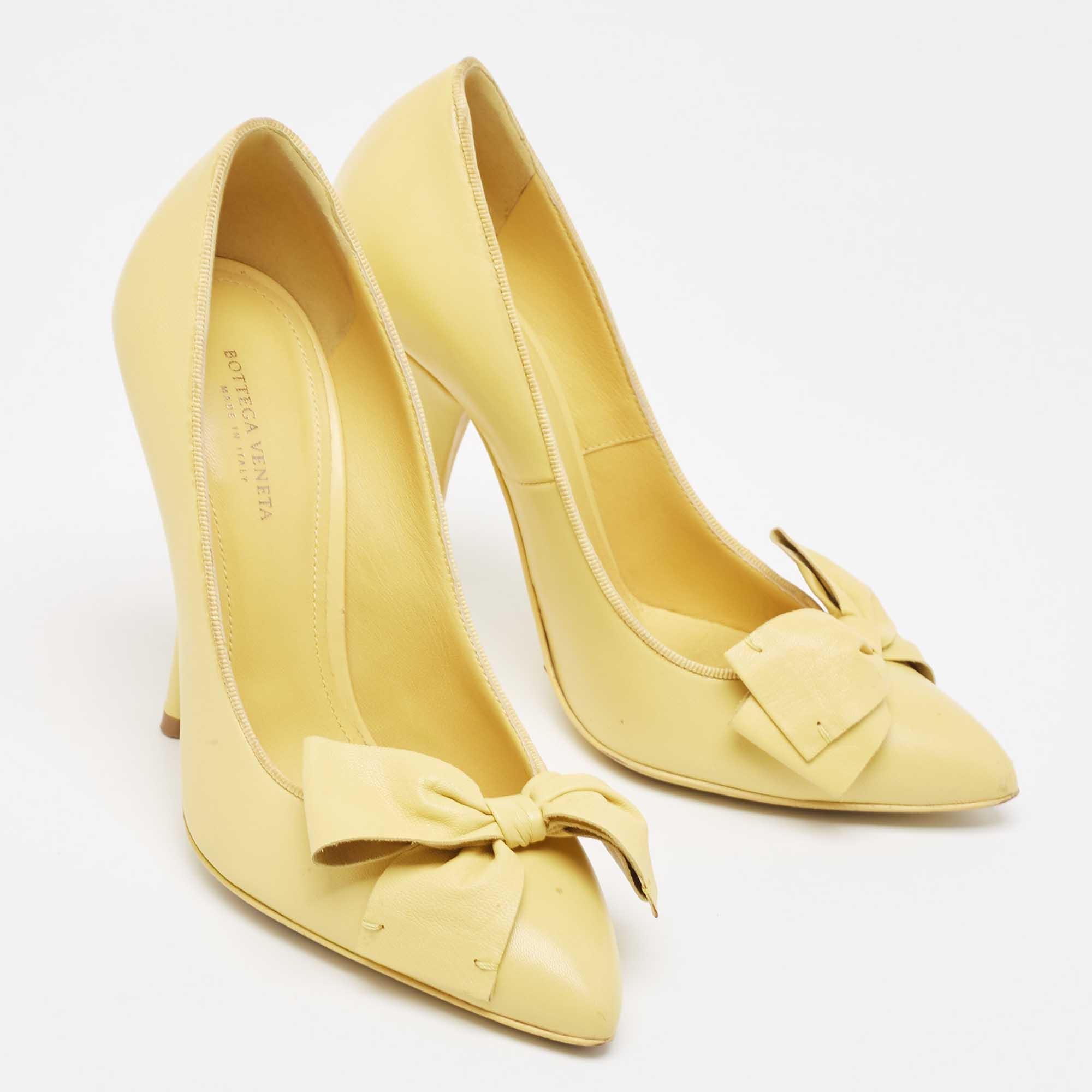 Bottega Veneta Primerose Gelbe Leder Pumps mit Schleife verschönert Größe 35 Damen im Angebot