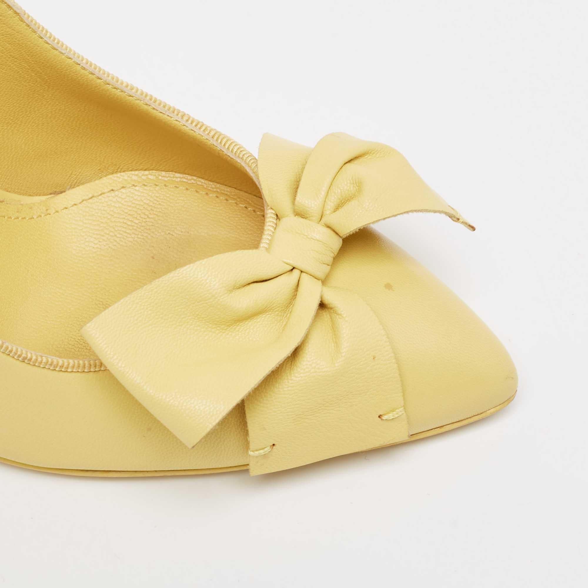 Bottega Veneta Primerose Gelbe Leder Pumps mit Schleife verschönert Größe 35 im Angebot 3