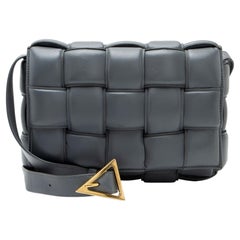 Bottega Veneta „Puffed Leather Cassette“ Umhängetasche