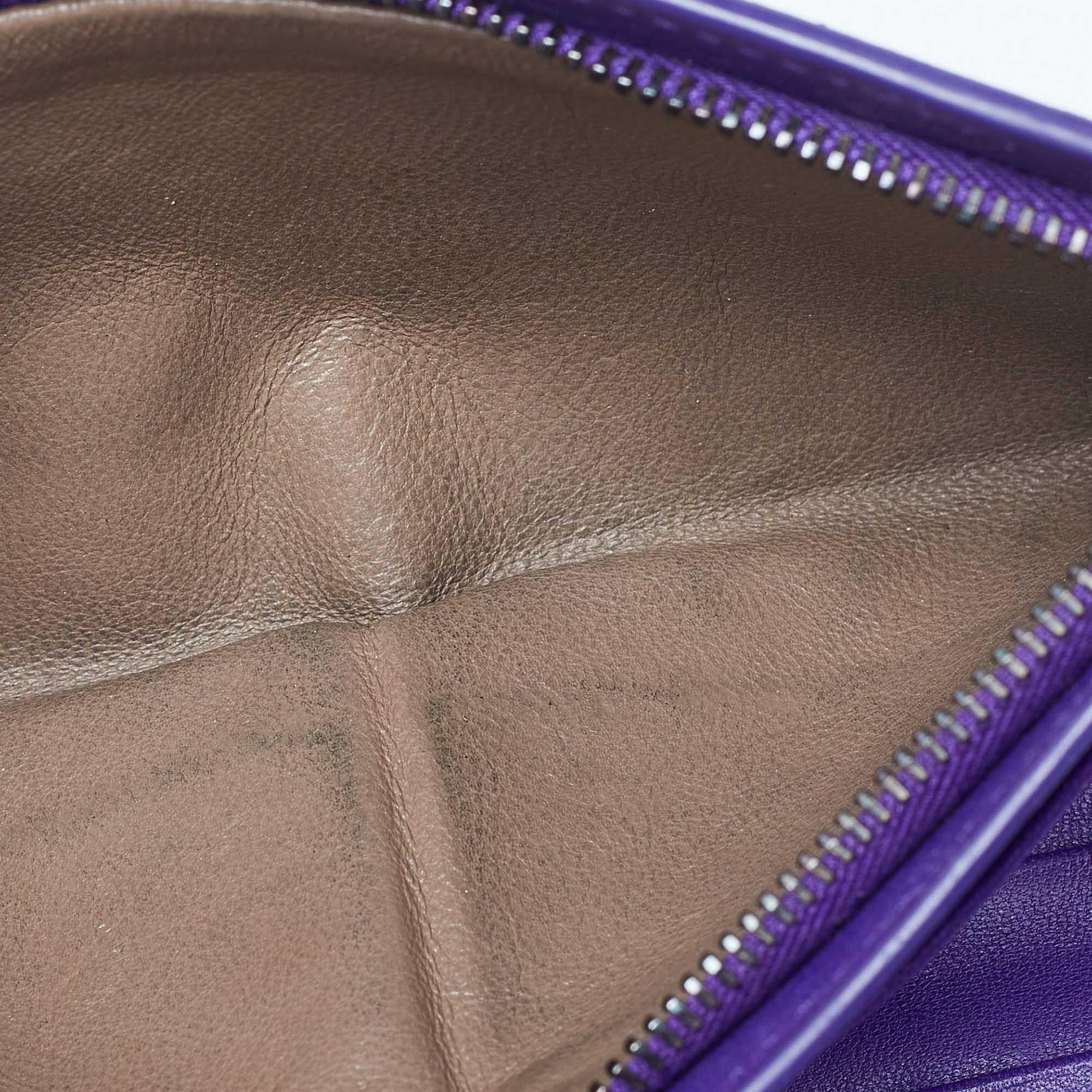 Bottega Veneta Purple Intrecciato Leather Bifold Organizer Wallet In Good Condition For Sale In Dubai, Al Qouz 2
