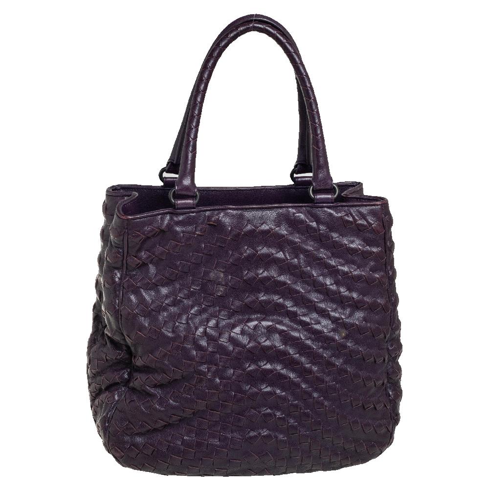 Bottega Veneta is known for quality, exclusivity, and much for its 'Intrecciato' pattern. This tote, crafted in signature intrecciato leather, features a subtle wave-like design throughout the exterior and double-top handles. The open interior has a
