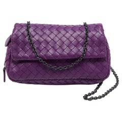 Mini-Umhängetasche aus Leder von Bottega Veneta Intrecciato in Violett