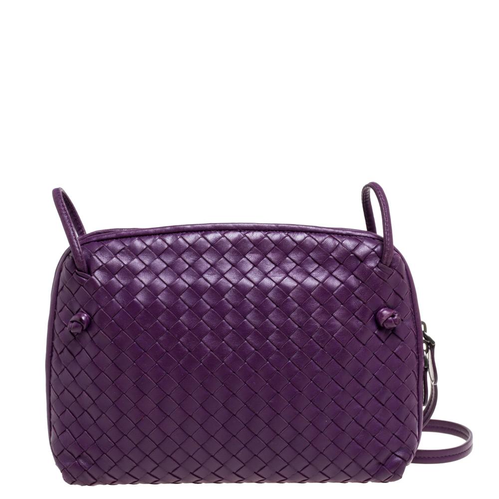 This Nodini bag from Bottega Veneta is crafted from purple leather using their signature Intrecciato weaving technique flaunting a seamless silhouette. This shoulder bag, personifying elegance and subtle charm, is held by a long shoulder strap.