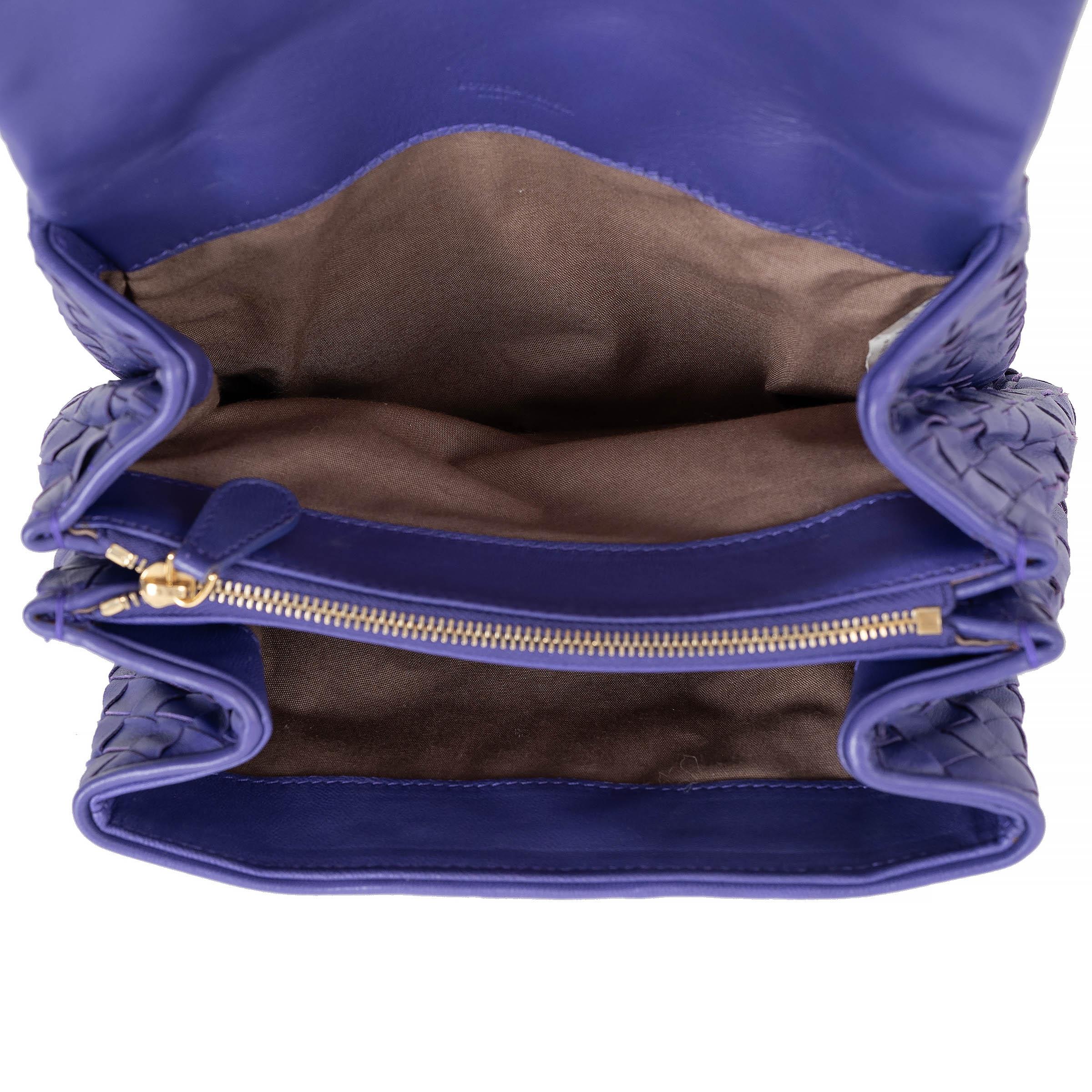 Donna Bottega Veneta viola Pochette in pelle Intrecciato in vendita