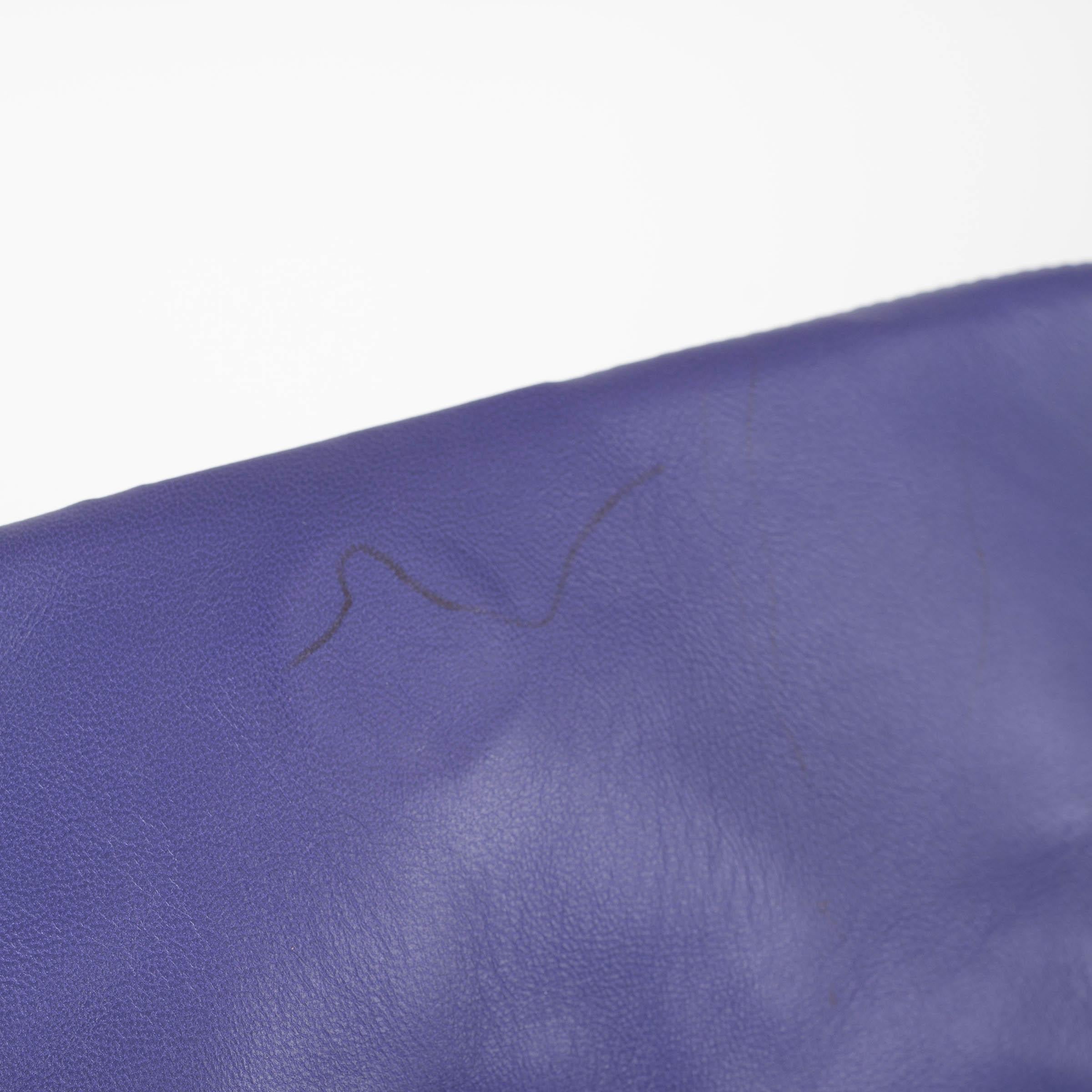 Bottega Veneta viola Pochette in pelle Intrecciato in vendita 1