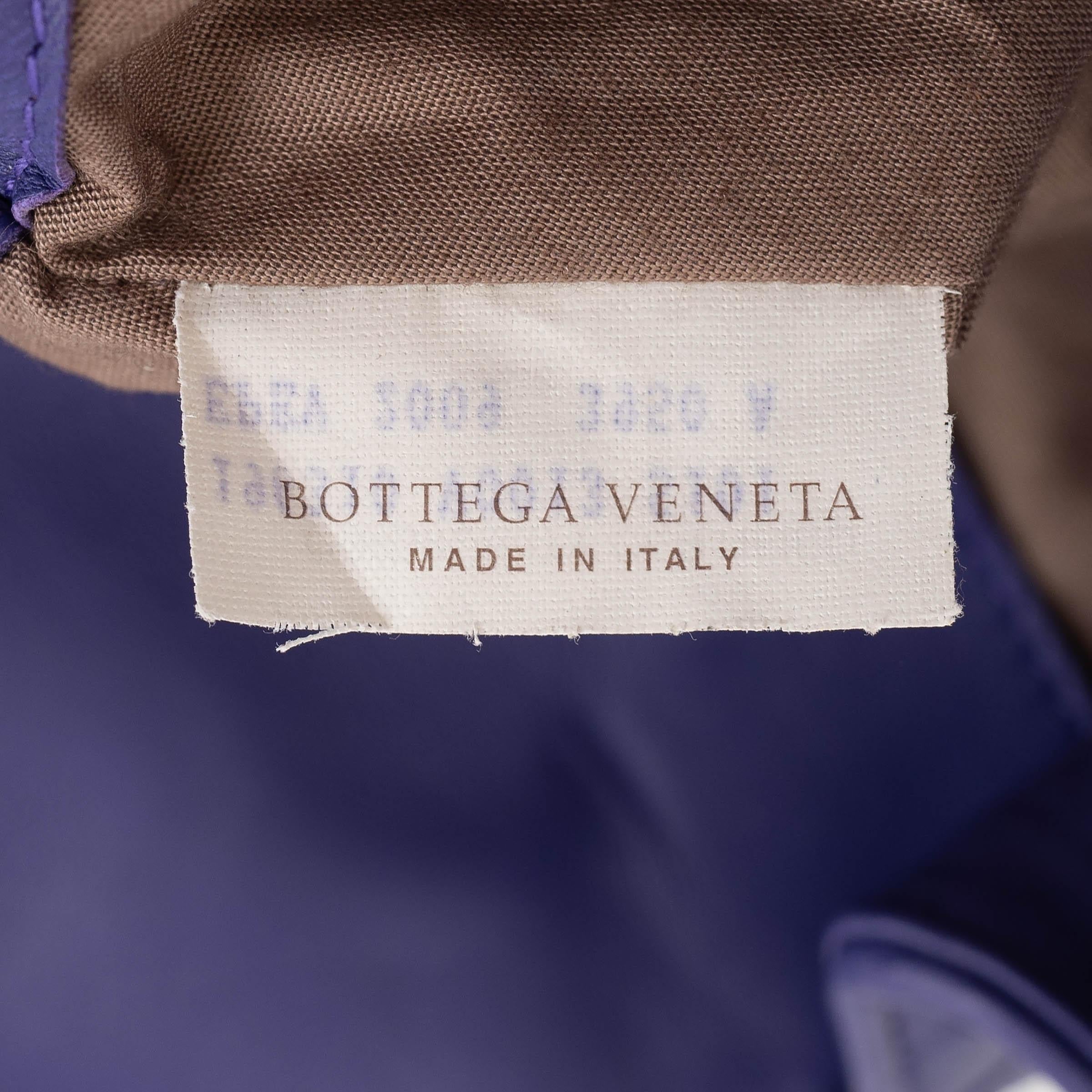 Bottega Veneta viola Pochette in pelle Intrecciato in vendita 3