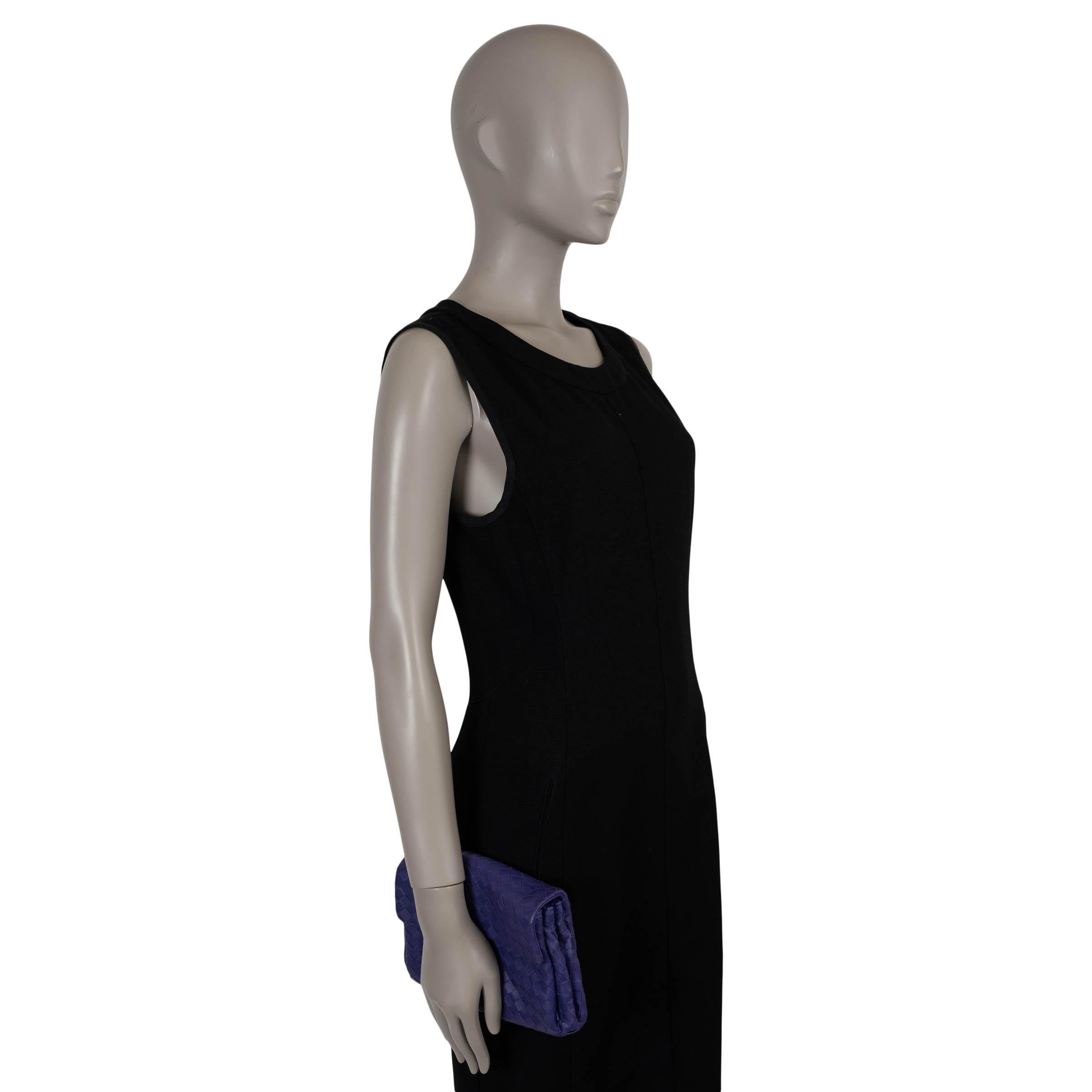 Bottega Veneta viola Pochette in pelle Intrecciato in vendita 4