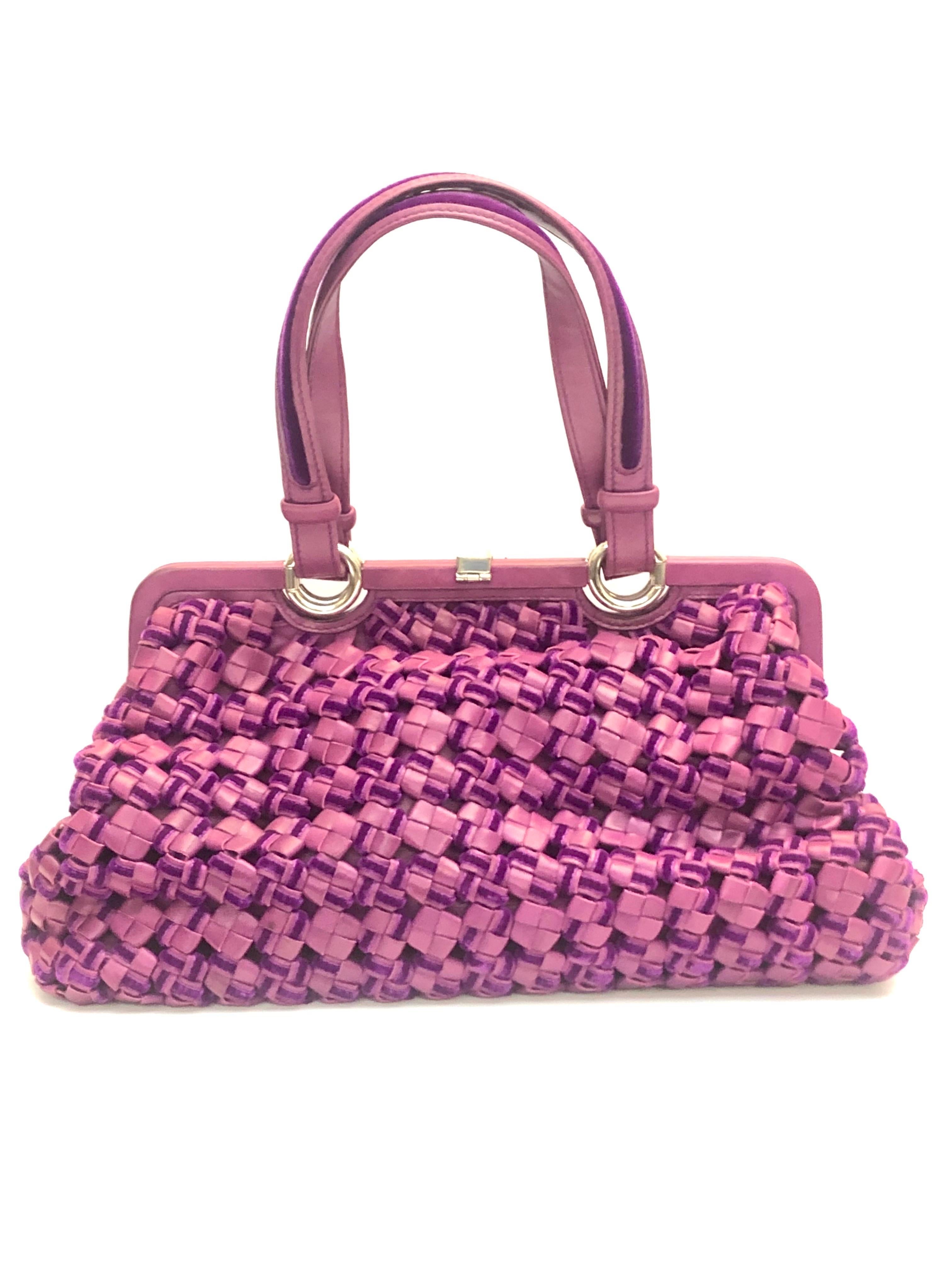 Women's or Men's Bottega Veneta purple intrecciato shoulder handle bag For Sale