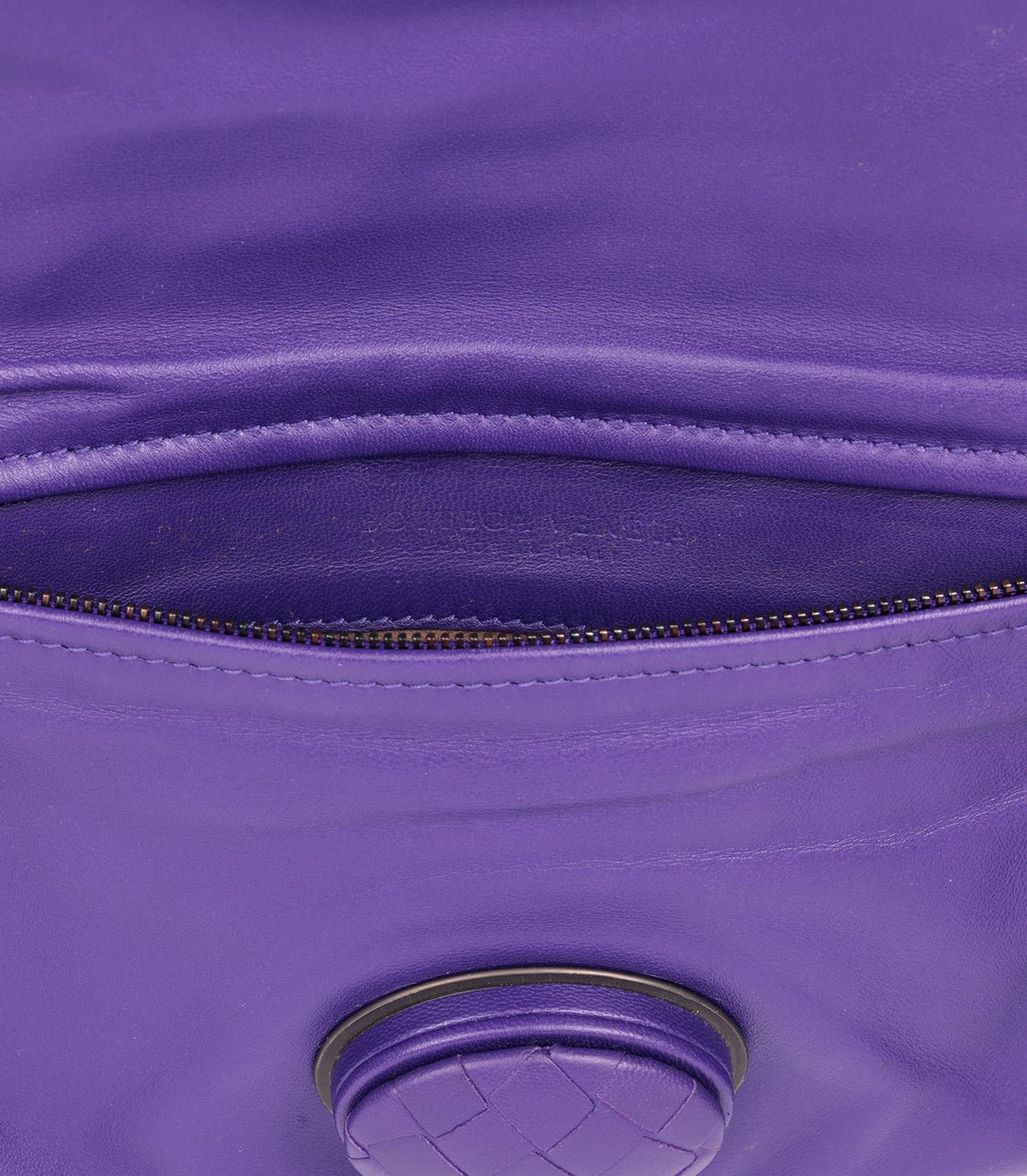 Bottega Veneta Purple Intrecciato Woven Nappa Leather Turn Lock Clutch For Sale 3