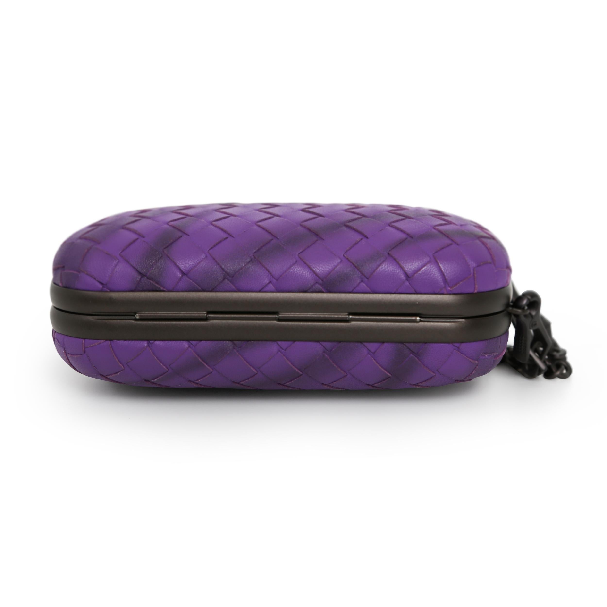Pochette en tissu à nœuds violet de Bottega Veneta Bon état - En vente à London, GB
