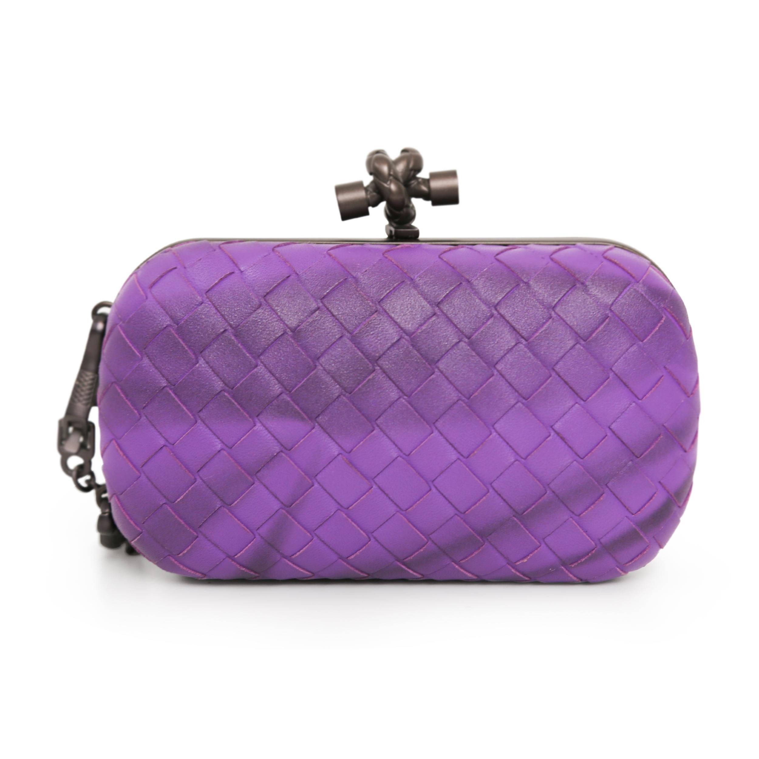 Pochette en tissu à nœuds violet de Bottega Veneta en vente 1