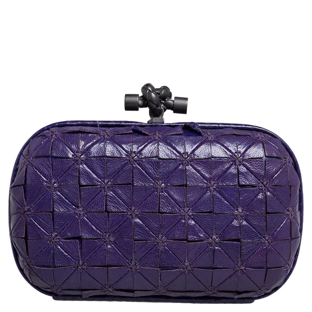 It is so easy to fall in love with this clutch from Bottega Veneta. Purple in hue and stunning in appeal, this creation will be a fantastic addition to your closet. Meticulously crafted from snakeskin and leather, this clutch comes equipped with a