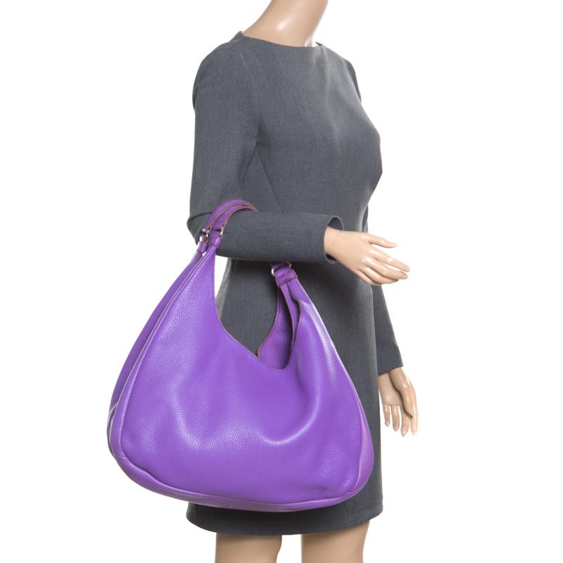 If you like to keep it minimal yet chic, go for this brightly-colored Bottega Veneta hobo. Crafted with feminine-looking purple-colored leather featuring a smooth finish. The exterior of the bag is equipped with two top handles accented with the