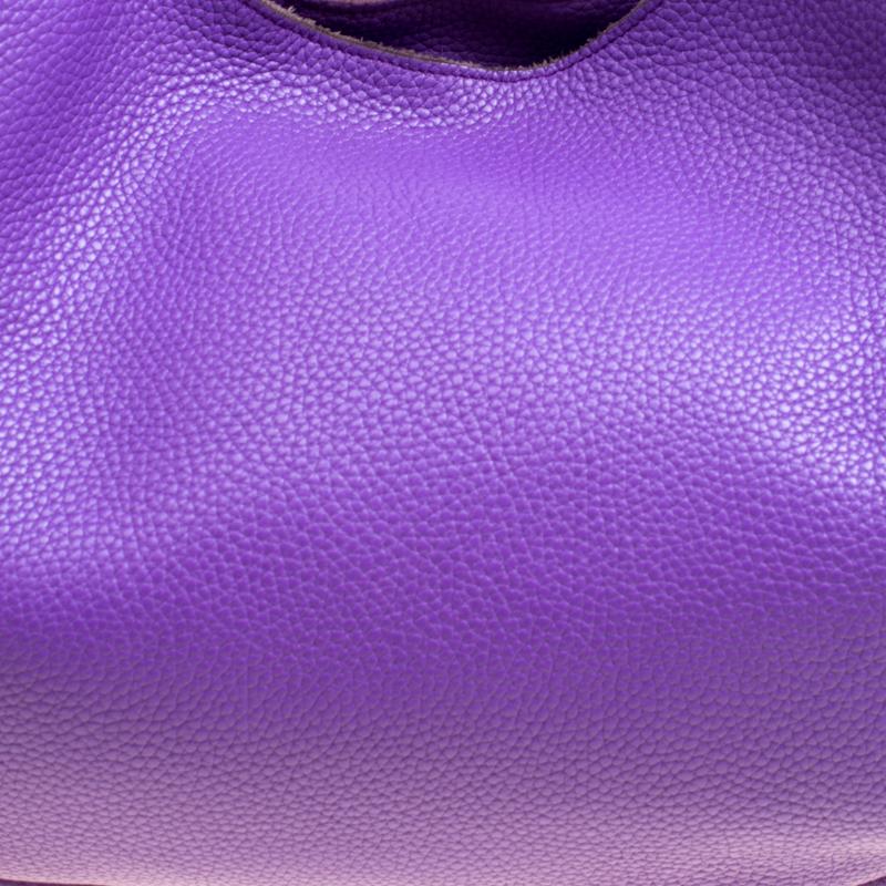 Bottega Veneta Purple Leather Hobo In Good Condition In Dubai, Al Qouz 2