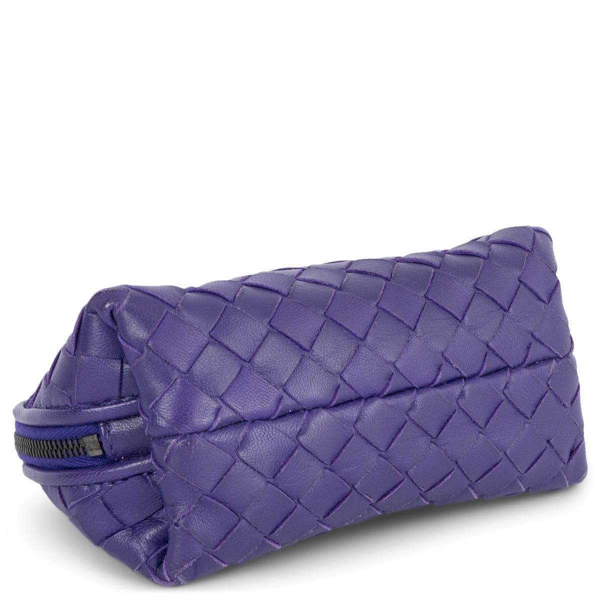 BOTTEGA VENETA purple leather INTRECCIATO MINI Pouch Vanity Bag In Fair Condition For Sale In Zürich, CH