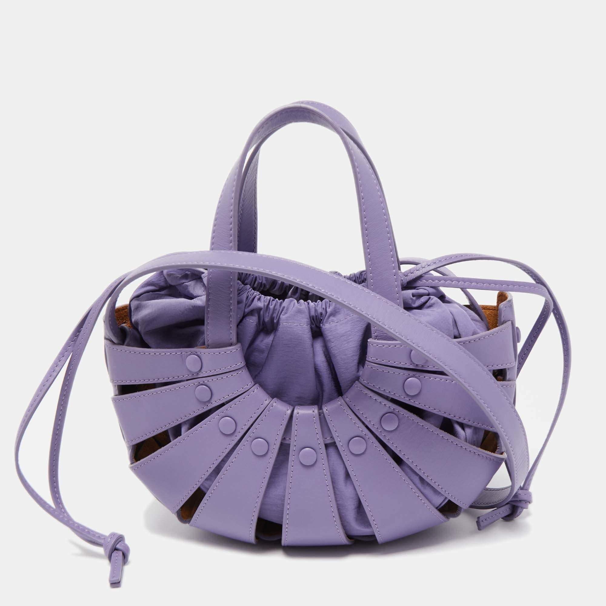 Bottega Veneta Purple Leather Small Shell Bag In Excellent Condition In Dubai, Al Qouz 2