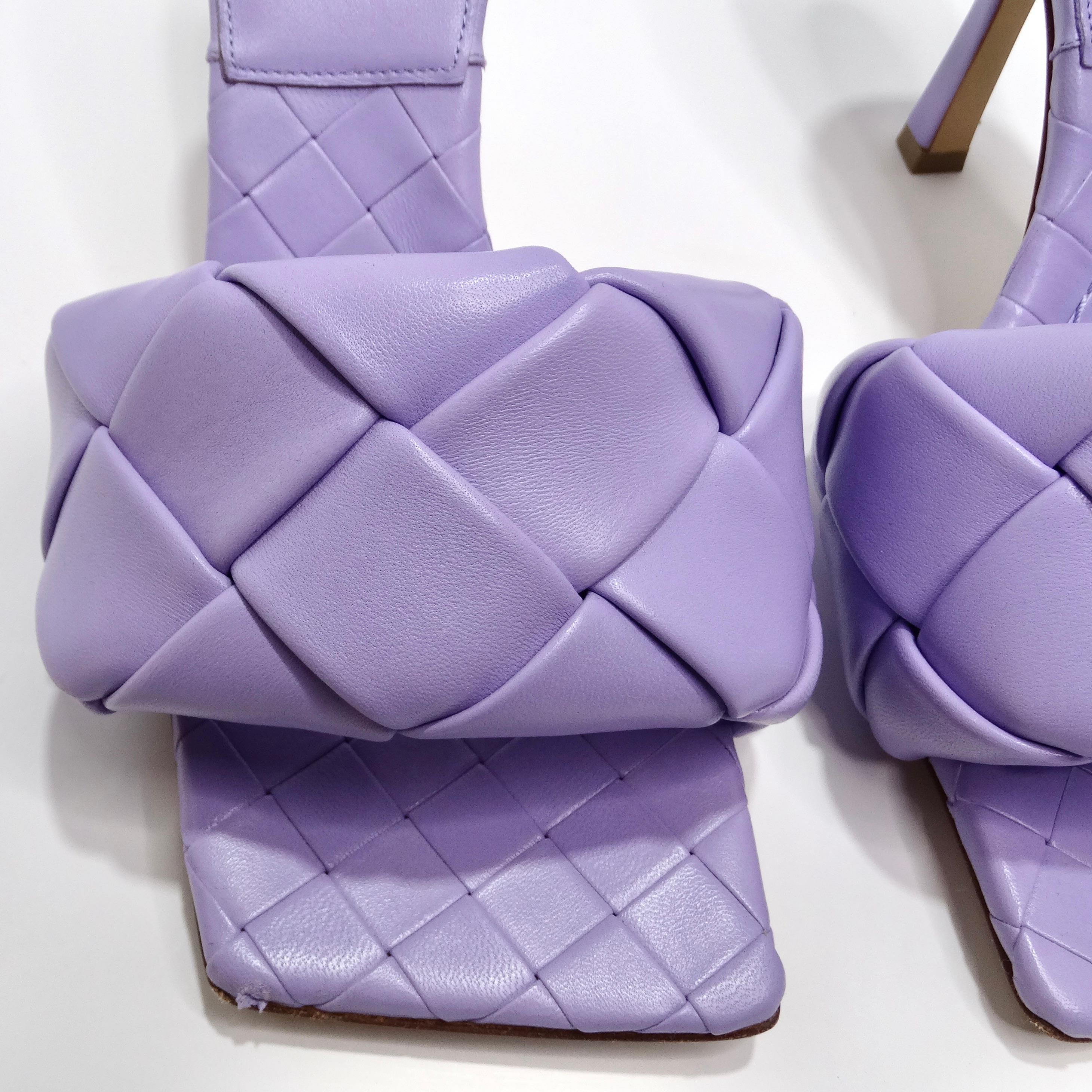 Bottega Veneta Purple Lido Sandals In Good Condition For Sale In Scottsdale, AZ