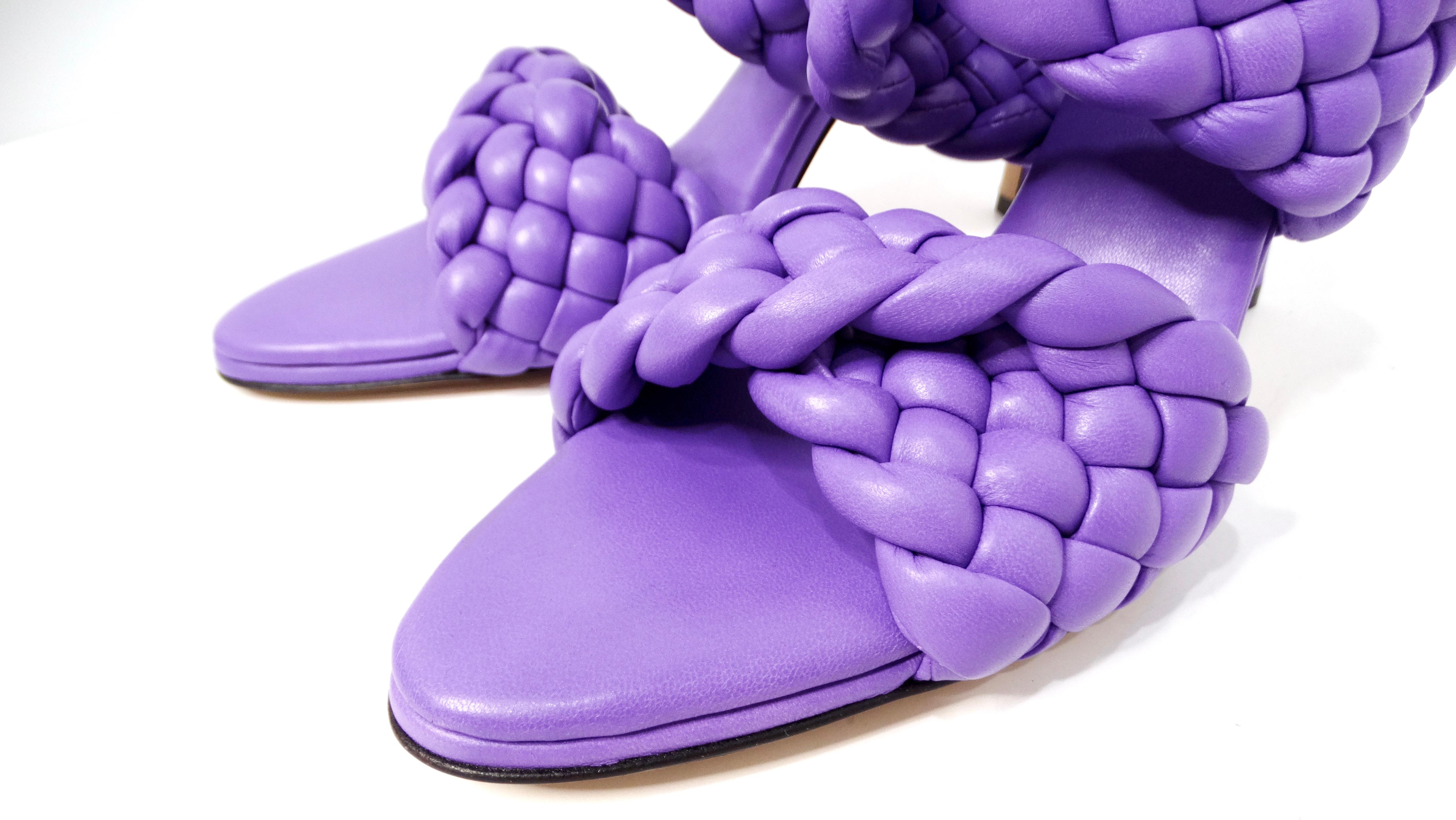 Bottega Veneta Sandalias de napa morada Twisted Padded Intrecciato Curve Slide Púrpura en venta